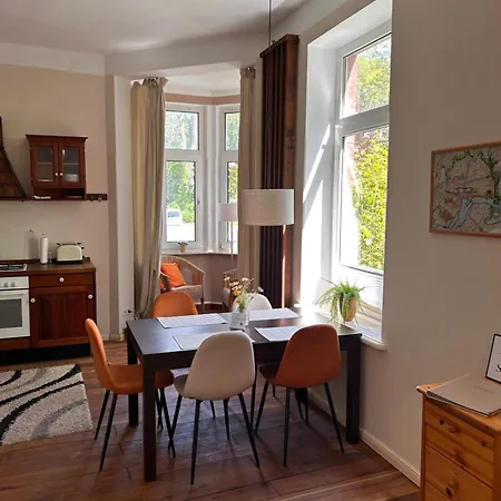 Schoene Altbauwohnung Direkt An Der Kesselschleuse! Emden Exterior photo