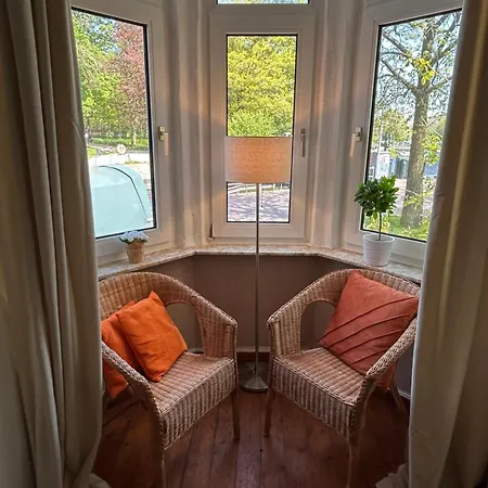Schoene Altbauwohnung Direkt An Der Kesselschleuse! Emden Exterior photo
